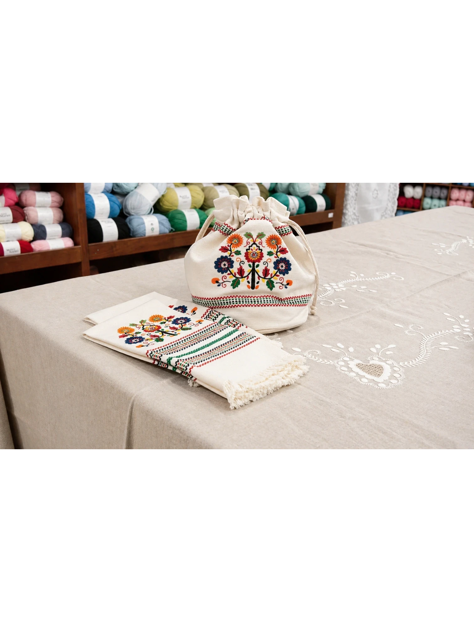 Linen Bread Basket & 2 Kitchen Towels Set