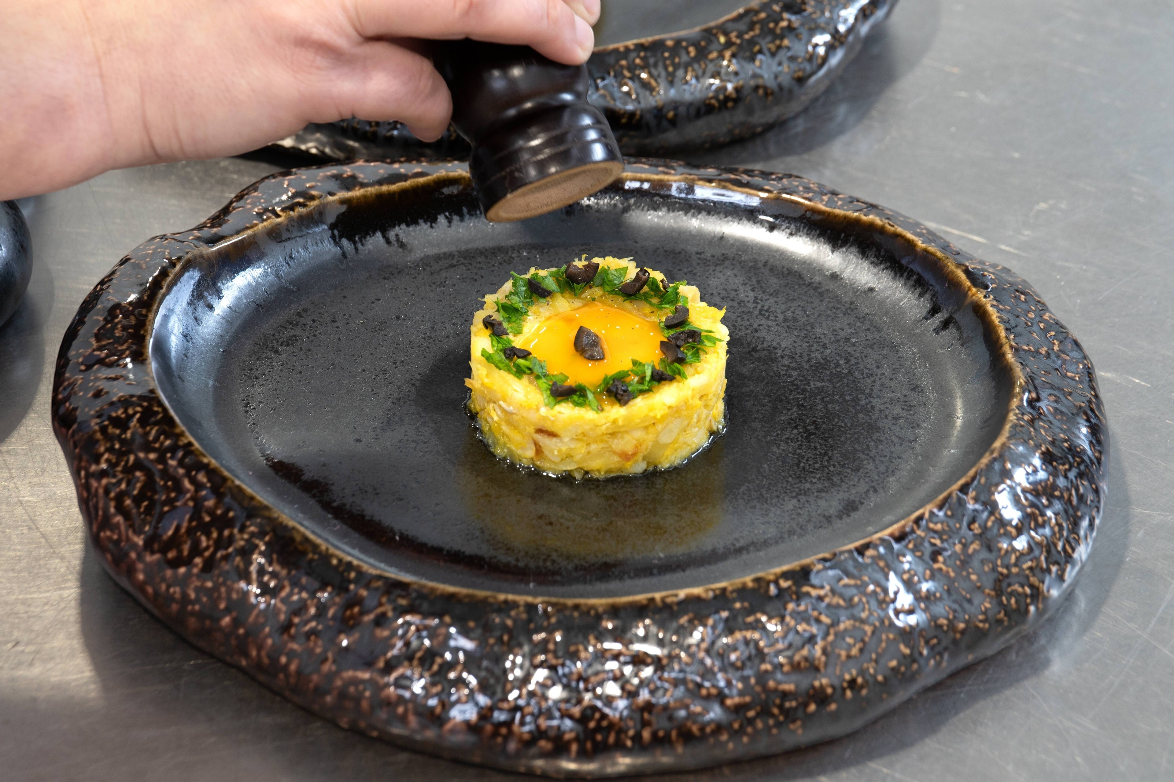 Medium Plate — Seixo Metálico