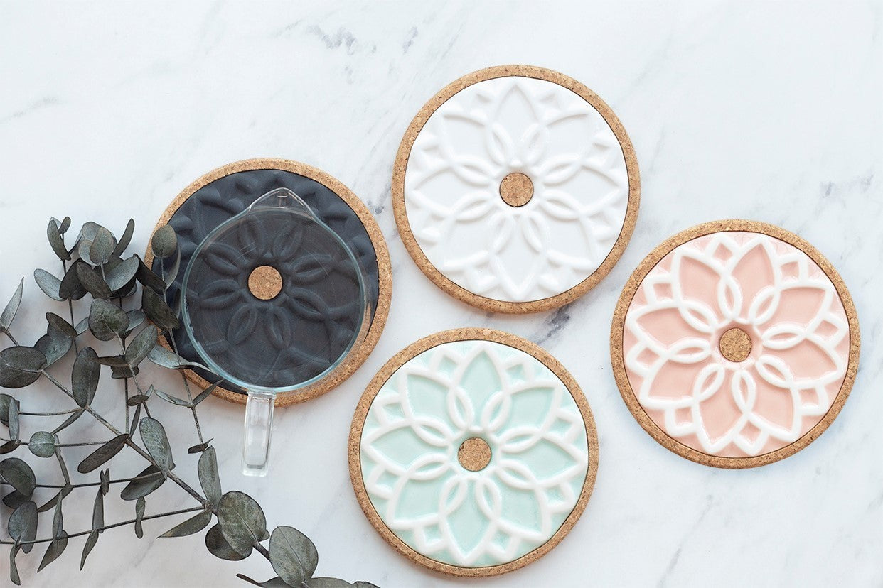 Trivet — Cruz, Rosa